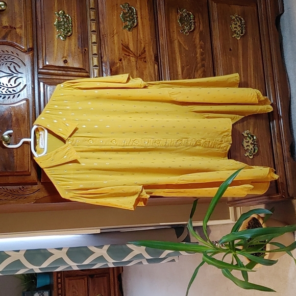 Solitaire Tops - Solitaire Yellow Button-Down Short Sleeve Top